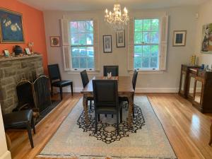 Χώρος καθιστικού στο Home by Upper Georgetown, American University