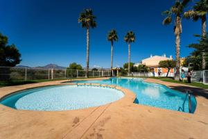 Bazén v ubytování Comfortable and relaxing house in Bonalba nebo v jeho okolí