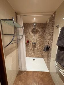 B&B Maison des Etoiles Chambre d'hôtes Adult Only的一间浴室