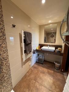 B&B Maison des Etoiles Chambre d'hôtes Adult Only客房内的一张或多张床位