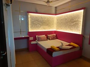 a small room with a bed with a window at Couple Friendly Bath Tub Flats in Arpora +16 photos