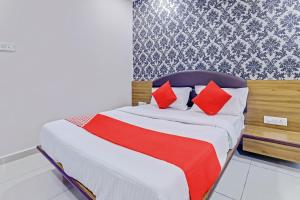 Postel nebo postele na pokoji v ubytování Hotel New Shiv INN