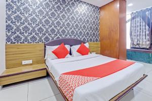 Postel nebo postele na pokoji v ubytování Hotel New Shiv INN