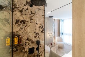 Ein Badezimmer in der Unterkunft Luxury Rooms - FOR GIFT