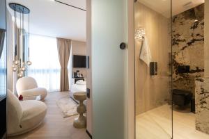 Ein Badezimmer in der Unterkunft Luxury Rooms - FOR GIFT