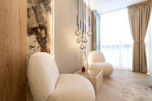 Ein Sitzbereich in der Unterkunft Luxury Rooms - FOR GIFT
