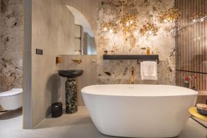 Ein Badezimmer in der Unterkunft Luxury Rooms - FOR GIFT