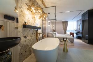 Ein Badezimmer in der Unterkunft Luxury Rooms - FOR GIFT