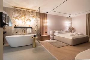 Ein Bett oder Betten in einem Zimmer der Unterkunft Luxury Rooms - FOR GIFT