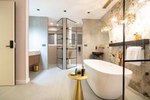 Ein Badezimmer in der Unterkunft Luxury Rooms - FOR GIFT
