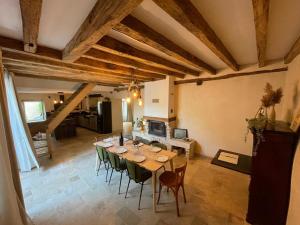 Η κουζίνα ή μικρή κουζίνα στο Maison Perrières
