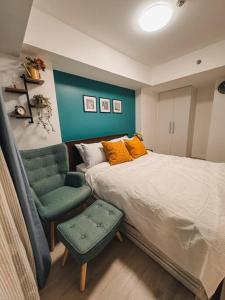 Letto o letti in una camera di 2BR Penthouse with Wide Balcony and 7ft Billiards The Polaris Penthouse at Azure North