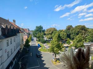 デトモルトにあるHistorische Altbauwohnung im Zentrum von Detmold, Paulineの小さな町の通りの空中 +5枚の写真