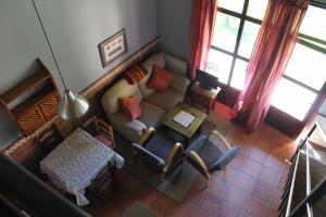 A seating area at Las cabañas de valsain