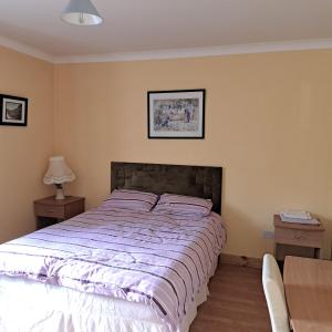 Postel nebo postele na pokoji v ubytování Spacious 6-Bed House 10 minutes from Knock Airport
