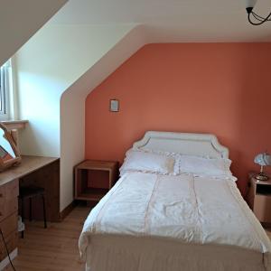 Postel nebo postele na pokoji v ubytování Spacious 6-Bed House 10 minutes from Knock Airport + 37 fotografií