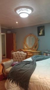 En eller flere senge i et værelse på Makhanda B&B