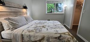 Voodi või voodid majutusasutuse Pet-friendly 3B1B Bothell home with huge yard toas