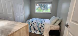 Voodi või voodid majutusasutuse Pet-friendly 3B1B Bothell home with huge yard toas