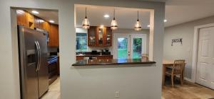 Köök või kööginurk majutusasutuses Pet-friendly 3B1B Bothell home with huge yard
