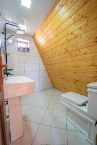Uma casa de banho em 4 Views Of Ushguli