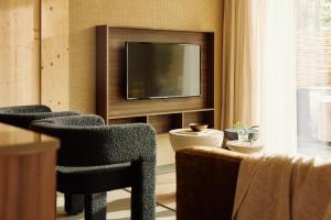 Resort Roodewoud的电视和/或娱乐中心