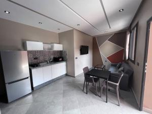 ครัวหรือมุมครัวของ Appartement No 1 vue sur la cour
