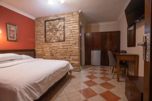 TV a/nebo společenská místnost v ubytování Kallinikos Guesthouse