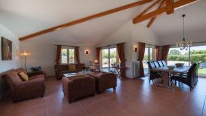 a living room filled with furniture and a table at Villa Alize in Vallon-Pont-dʼArc