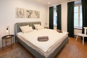Posteľ alebo postele v izbe v ubytovaní Emerald Apartment