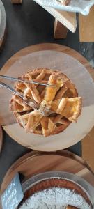 een taart zittend op een bord op een tafel bij Hotel Delfino in Milano Marittima