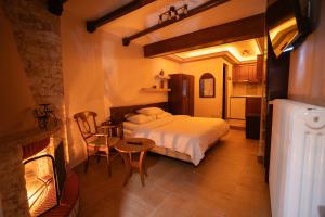 Postel nebo postele na pokoji v ubytování Kallinikos Guesthouse