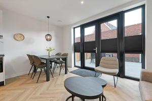 a living room with a table and chairs at Vakantiehuis Nieuwdorp in Nieuwdorp +19 photos
