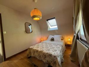 Postel nebo postele na pokoji v ubytování Maison familiale , Mine d'or à pied