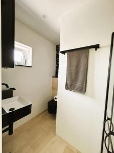 a white bathroom with a sink and a mirror at Charmante 2-Zimmerwohnung im Luftkurort Lippe in Lage +45 photos