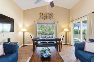 Posezení v ubytování Pool Villa Near Disney