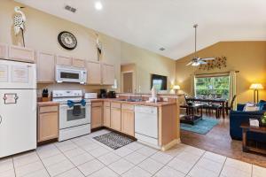 Kuchyň nebo kuchyňský kout v ubytování Pool Villa Near Disney + 10 fotografií