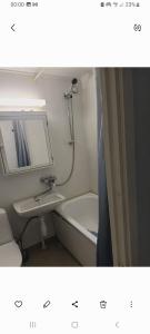 Ένα μπάνιο στο Private room in sharing apartment Espoo Area