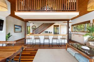 Posezení v ubytování NEW Luxury Angourie Villa! Dream location, WiFi ++