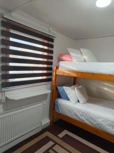 Postel nebo postele na pokoji v ubytování Hostal B&B Coastal Natales