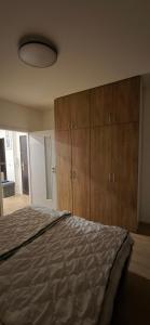 Postel nebo postele na pokoji v ubytování Saska apartment
