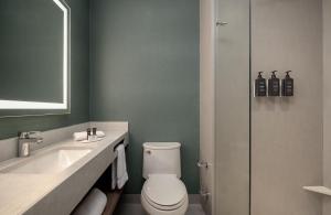A bathroom at Fairfield by Marriott Lima Miraflores