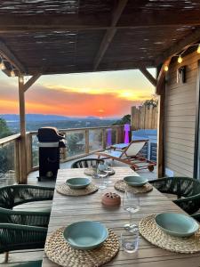 Μπαλκόνι ή βεράντα στο Mobil home vue exceptionnelle et spa - Domaine de l'Ile d'Or