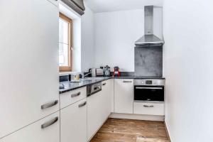 Kuchyňa alebo kuchynka v ubytovaní Holiday Homes Obertraun - Oberösterreich 86