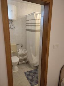Bilik mandi di Apartments by the sea Podaca, Makarska - 2576 +23 gambar