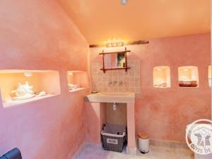 a bathroom with a sink and a mirror at Maison charmante près de Montreuil Bellay avec Wifi et Animaux admis - FR-1-622-53 in Brossay +19 photos