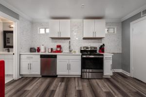 Η κουζίνα ή μικρή κουζίνα στο Urban Retreat 1BR with Free Park