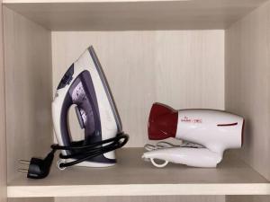 a computer and a hair dryer sitting on a shelf at Moderno Apto Estudio 02 in Cajamarca