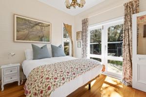 Gallery image of Victory Lane - 3BR with Fireplace in Leura in Leura +38 photos