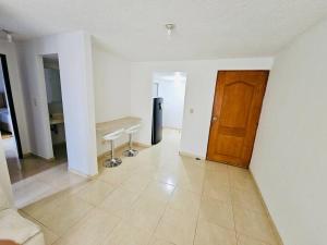 a living room with a wooden door and a table at Apartamento Villa San Pedro in San Roque